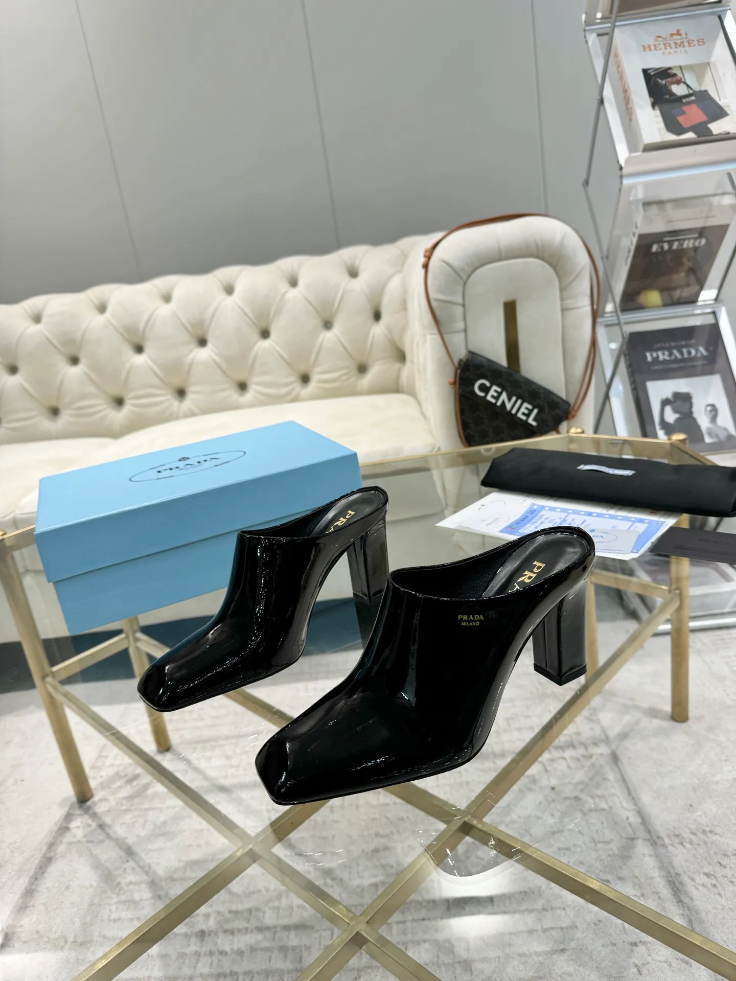 👟👟Ex-factory price 560👟👟 (imitation leather bottom-20) New arrival 👉Ready stock👈 Remove the original board and make a 1:1 replica‼ ️The highest version ✅2025Prada early spring catwalk popular style 😘The latest spring style thick heel small square toe series (leather outsole) (new 👉Ready stock👈 dismantle the original board 1:1 replica‼️ The highest version ✅2025Prada early spring catwalk catwalk popular style 😘latest spring style thick heel small square toe series Ex-factory price 480 (genuine leather outsole) 220 (simulated leather sole) A must-have for goddesses. Super beautiful on the feet. ‼ ️The upper and insole adopt the latest 3D LOGO elements. High-end 414243 Custom-made, non-returnable and non-exchangeable) Simulated leather sole) A must-have for goddesses, super beautiful on the feet ‼ ️The upper and foot pads adopt the latest 3D LOGO elements, three-dimensional and advanced‼ ️Imported original cowhide leather, soft and textured, lining + foot pads, imported sheepskin lining, breathable and comfortable, matching private model heel, heel height 8M, size 35M-39M (34 40 414243 customized, non-refundable and non-exchangeable)